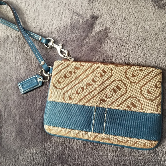 Authentic gently used Coach wristlet - Picture 2 of 8